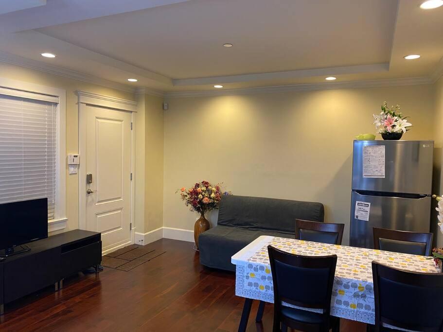 Spacious Modern New Suite Vancouver Exterior foto
